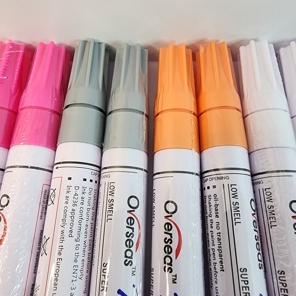 21 Overseas paint markers w/ 2 sets of Hello Artist fineliner pens - Picture 7 of 7